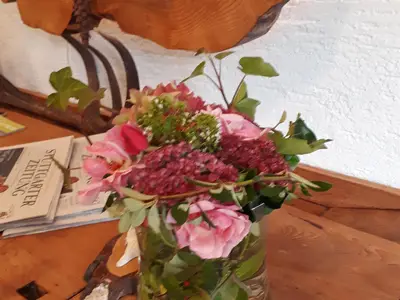 Blumendeko aus dem Garten