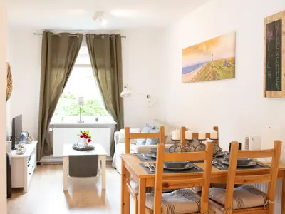 Wohnzimmer und Esszimmer
