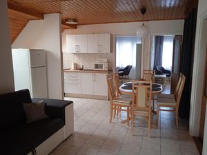 23027307-Ferienwohnung-4-Balatonboglár-300x225-3