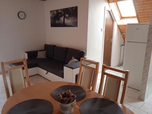 23027307-Ferienwohnung-4-Balatonboglár-300x225-5