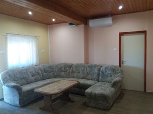 23122131-Ferienwohnung-14-Balatonfenyves-300x225-1