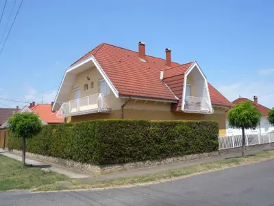 Ferienwohnung für 5 Personen (55 m²) in Balatonlelle 1/10