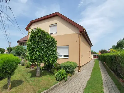 Ferienwohnung für 8 Personen (90 m²) in Balatonlelle 1/10