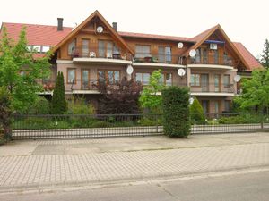 23779342-Ferienwohnung-4-Balatonlelle-300x225-3