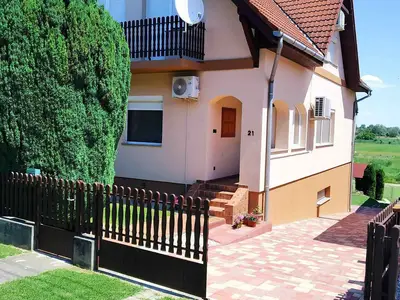 Ferienwohnung für 6 Personen (70 m²) in Balatonlelle 1/9