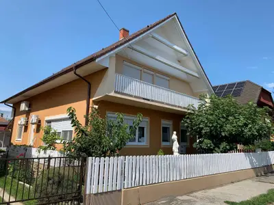 Ferienwohnung für 10 Personen (92 m²) in Balatonlelle 1/10