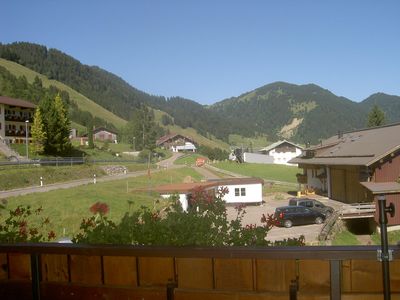 Blick vom Balkon im Sommer