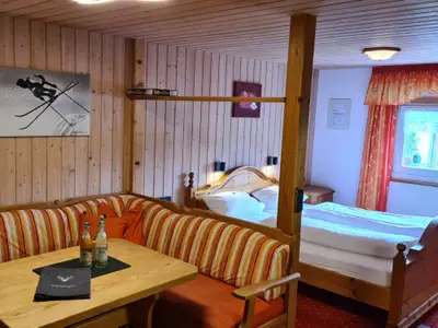 Sitzecke im Wohn- Schlafraum