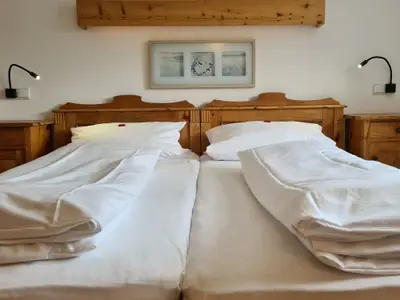 Doppelbett im Schlafzimmer