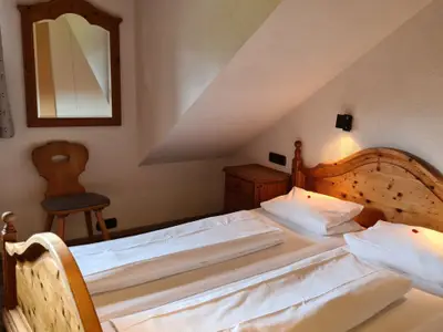 Doppelbett Bauernhaus 5