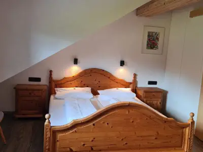 Schlafzimmer mit Doppelbett Bauernhaus 5