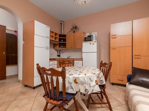 24013323-Ferienwohnung-2-Bale-300x225-4