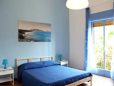 Schlafzimmer mit Doppelbett