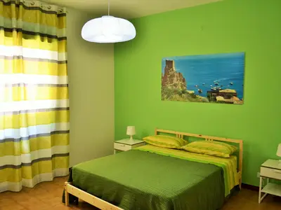 Schlafzimmer mit Doppelbett