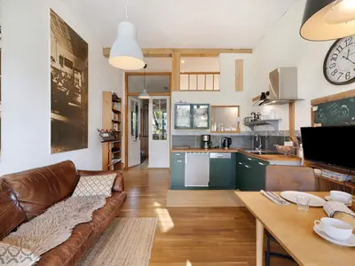 Photo, INSIDE, OUTSIDE