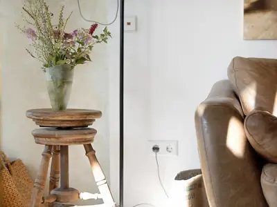 Photo, INSIDE, OUTSIDE