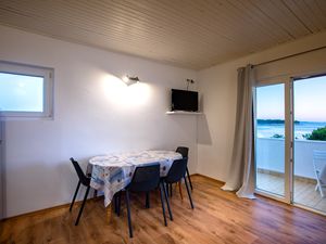 19129448-Ferienwohnung-3-Banjol-300x225-5