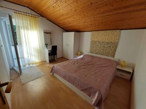 24045559-Ferienwohnung-2-Banjol-300x225-3