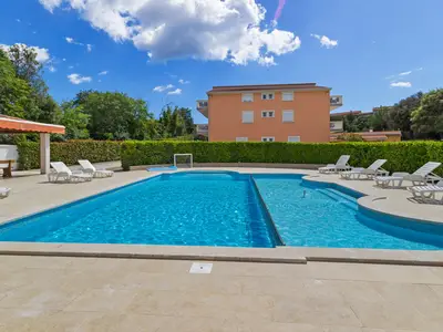 PoolOfHouse