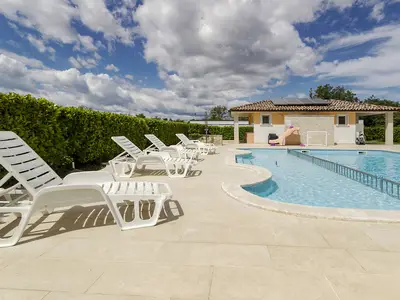 PoolOfHouse