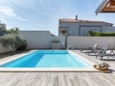 PoolOfHouse