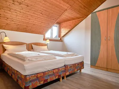 180412-164744-XT2A3631-1-zimmer--2400