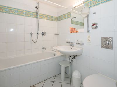 Badezimmer mit Badewanne