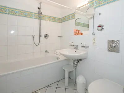 Badezimmer mit Badewanne