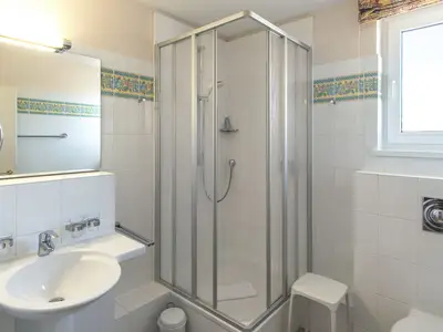 Badezimmer mit Dusche