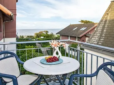 Balkon mit Gartenmöbeln