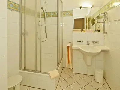 Badezimmer mit Dusche