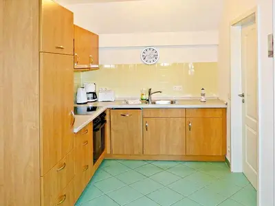 Küchenzeile mit Backofen