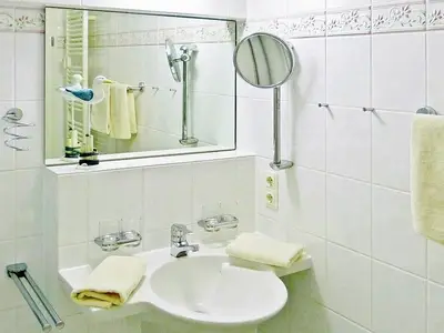 Badezimmer mit Dusche