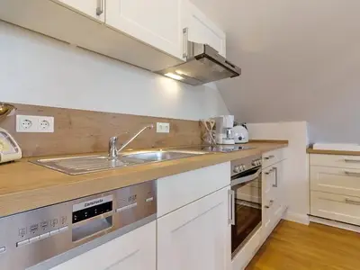 Küchenzeile mit Backofen