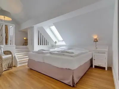 Schlafzimmer mit Doppelbett