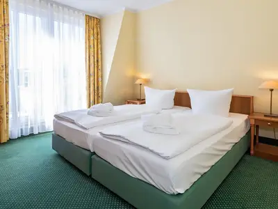 Schlafzimmer mit Doppelbett