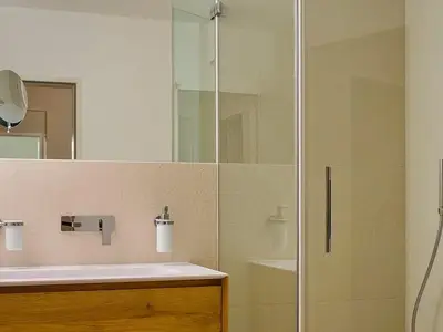 Badezimmer mit Dusche