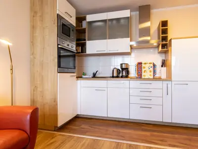 Küchenzeile mit Backofen
