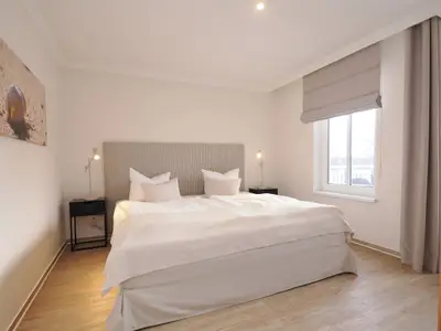 Schlafzimmer mit Doppelbett