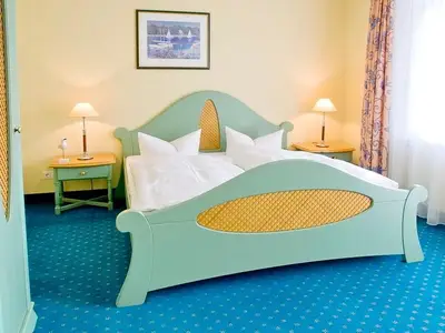 Schlafzimmer mit Doppelbett