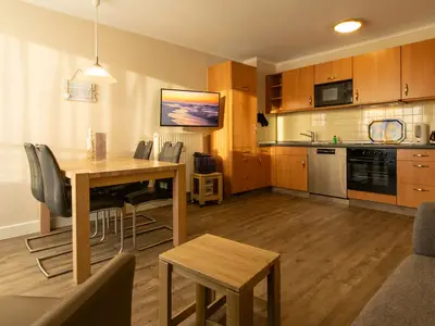 Wohn-Essbereich mit Küchenzeile