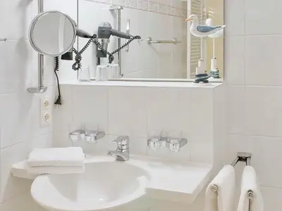 Badezimmer mit Dusche