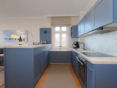 Küchenzeile mit Backofen