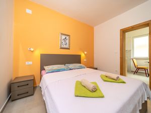 24049819-Ferienwohnung-2-Barbat Na Rabu-300x225-0