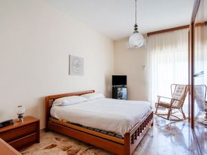 24025276-Ferienwohnung-5-Bari-300x225-2