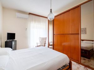 24025276-Ferienwohnung-5-Bari-300x225-3