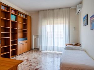 24025276-Ferienwohnung-5-Bari-300x225-4