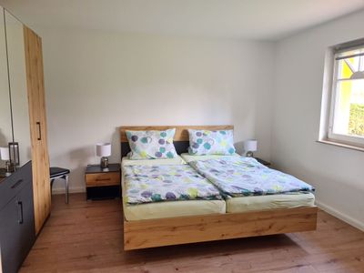 Schlafzimmer mit Doppelbett