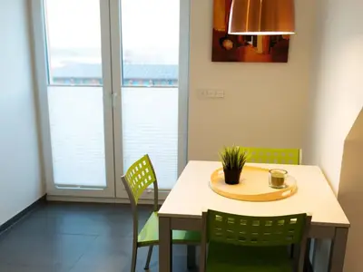 Essbereich Küche mit Zugang zum Balkon