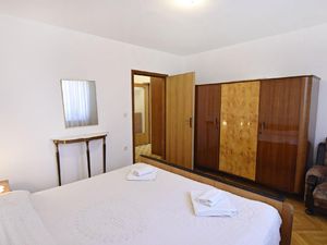 23972550-Ferienwohnung-4-Basanija-300x225-3